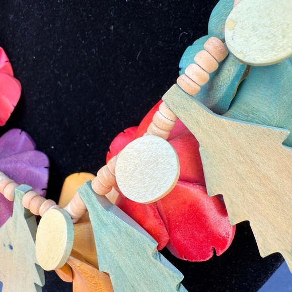 Stunning Tropical Hibiscus Floral Statement Necklace - Handcarved Wood - Picture 8 of 17